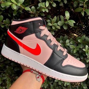 Jordan 1 Mid Pink💗